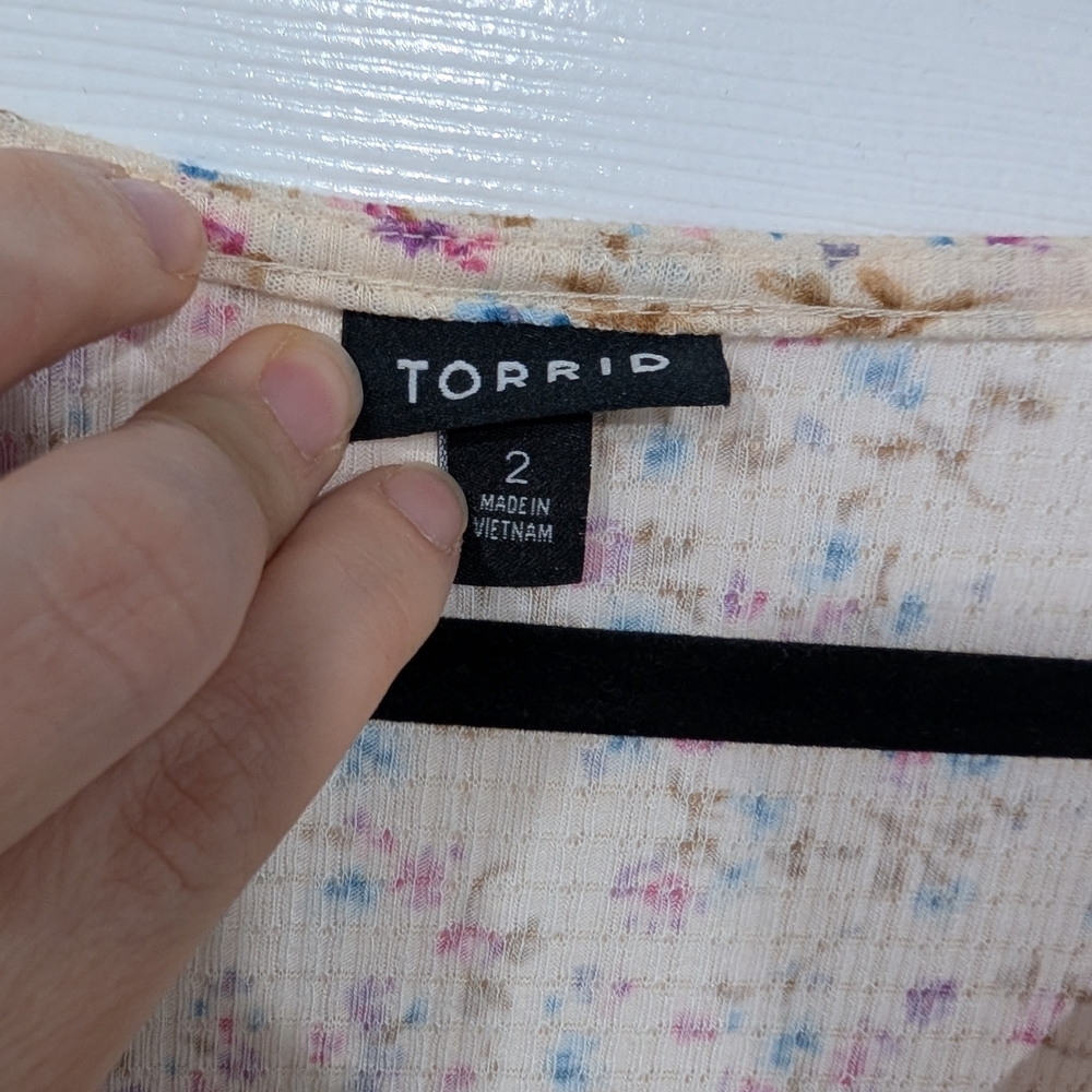 Torrid Floral Texture Jersey V-Neck Long Sleeve Tiered Top in Size 2 (18/20) - Picture 4 of 14